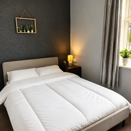 Contractor Near Bae, Sleeps 4, Wifi *