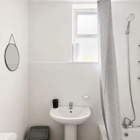 Contractor Near Bae, Sleeps 4, Wifi Apartamento